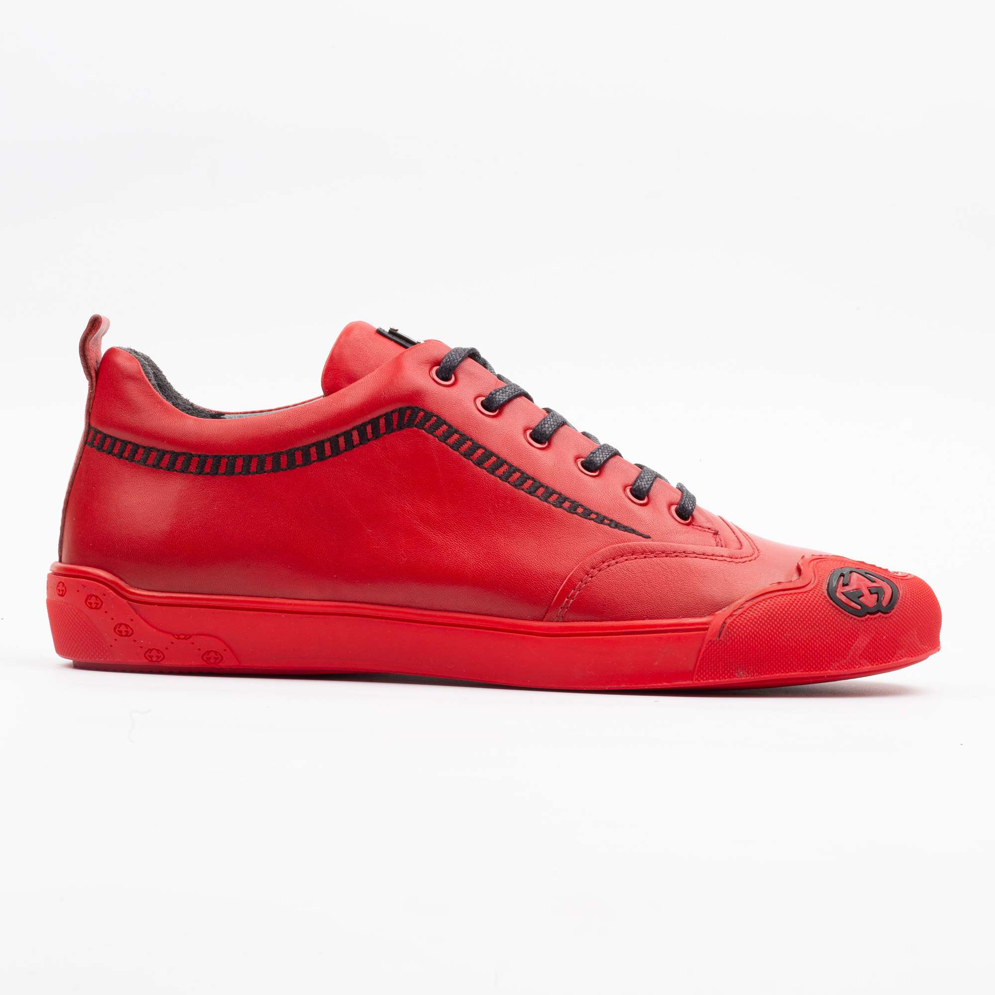 Red Leather Low-Top Sneakers – Bold Style for the Fashion-Forward (M15083)